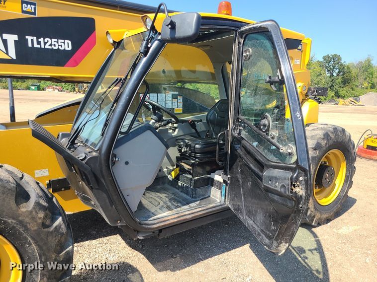 image for item JC9993 2017 Caterpillar TL1255D  telehandler