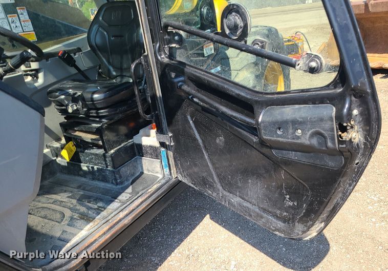 image for item JC9993 2017 Caterpillar TL1255D  telehandler