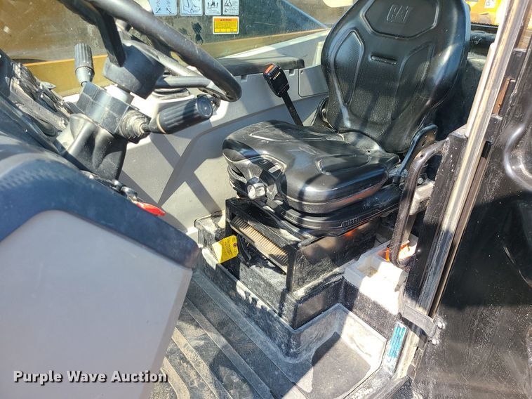 image for item JC9993 2017 Caterpillar TL1255D  telehandler