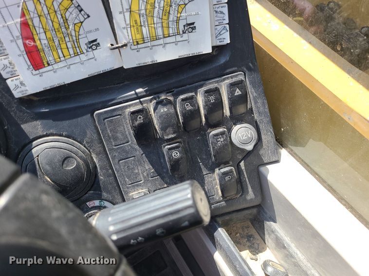 image for item JC9993 2017 Caterpillar TL1255D  telehandler