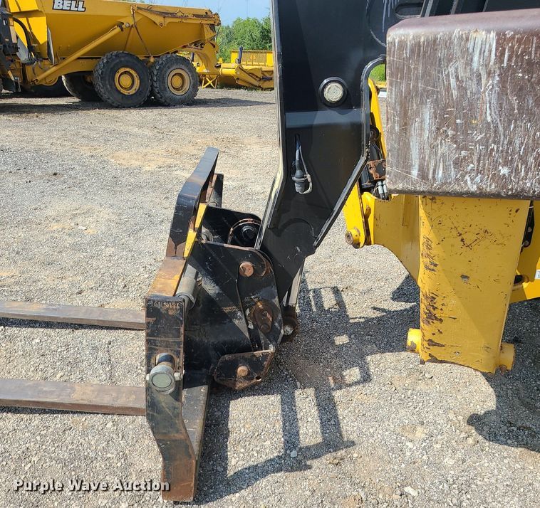 image for item JC9994 2017 Caterpillar TL1255D  telehandler