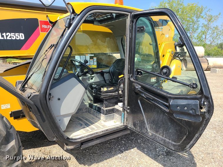 image for item JC9994 2017 Caterpillar TL1255D  telehandler