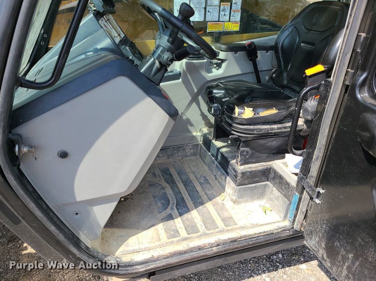 image for item JC9994 2017 Caterpillar TL1255D  telehandler