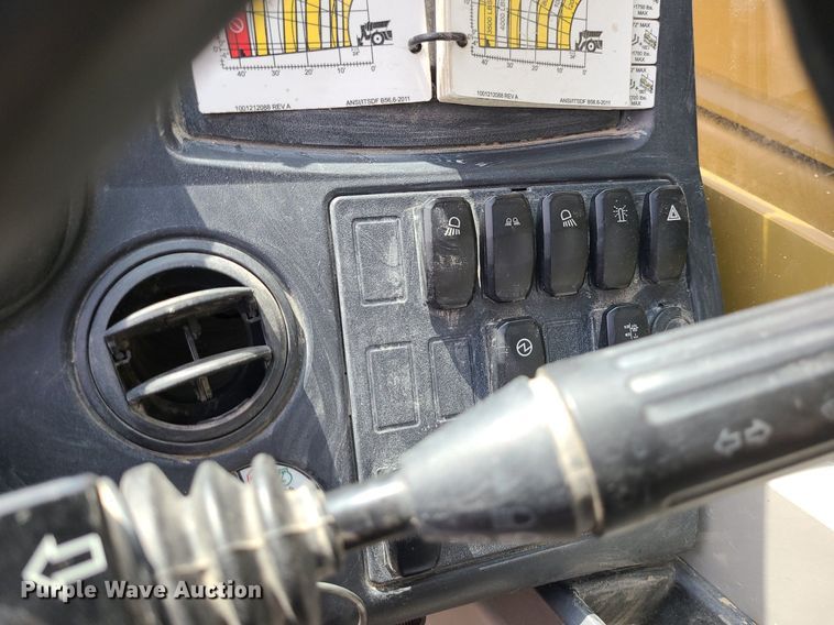 image for item JC9994 2017 Caterpillar TL1255D  telehandler