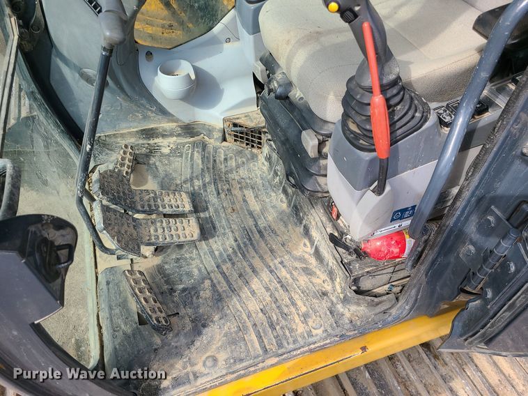 image for item JC9999 2017 John Deere 245G LC  excavator