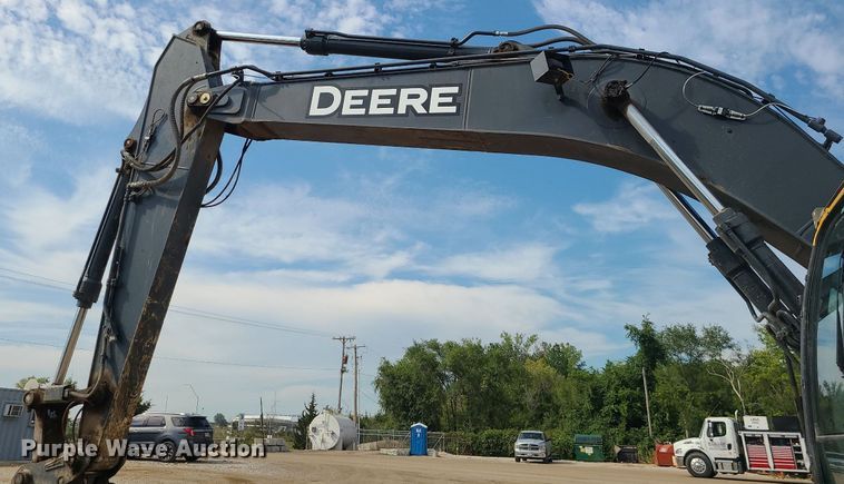 image for item JC9999 2017 John Deere 245G LC  excavator