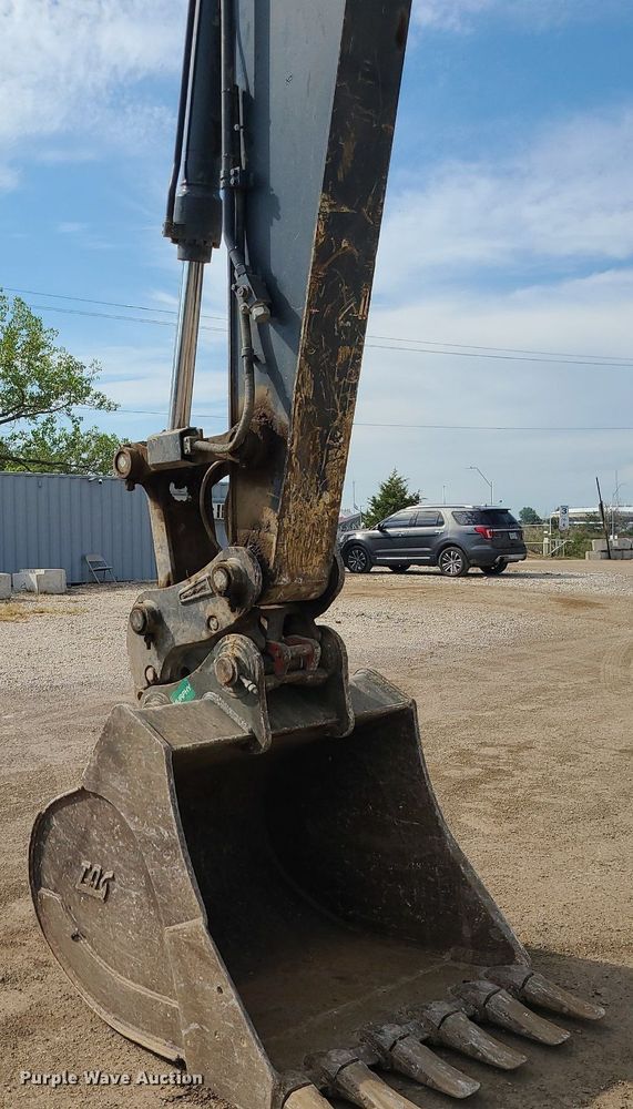 image for item JC9999 2017 John Deere 245G LC  excavator