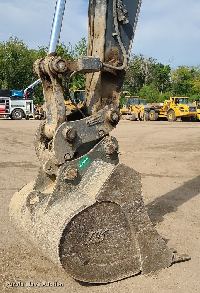 image for item JC9999 2017 John Deere 245G LC  excavator