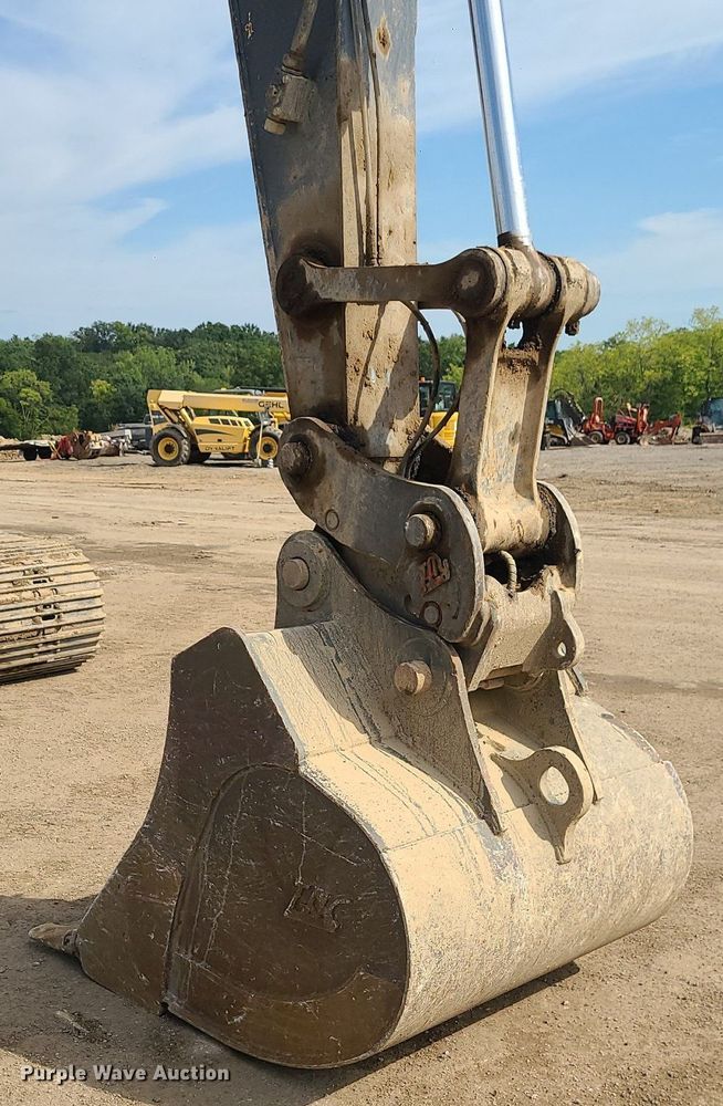 image for item JC9999 2017 John Deere 245G LC  excavator