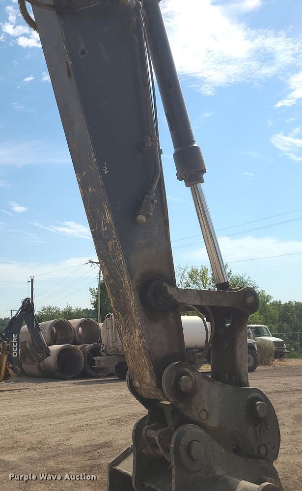 image for item JC9999 2017 John Deere 245G LC  excavator