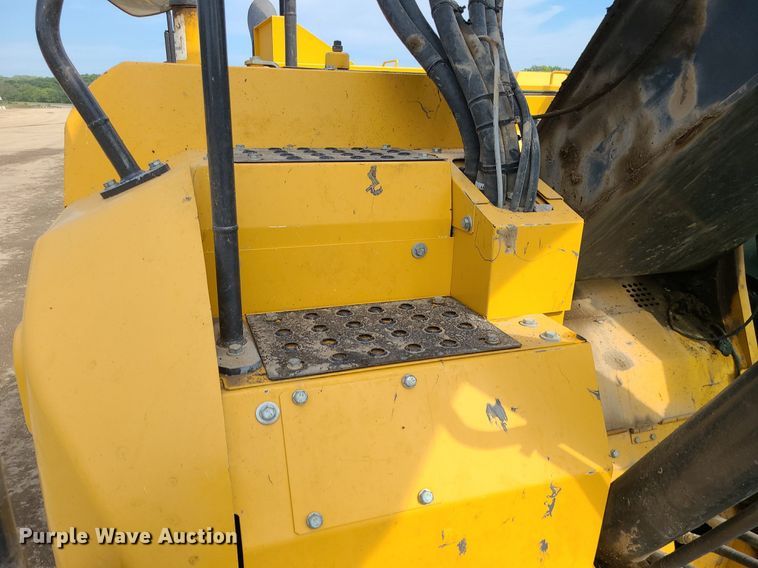 image for item JC9999 2017 John Deere 245G LC  excavator