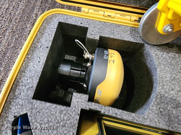 image for item JC9999 2017 John Deere 245G LC  excavator