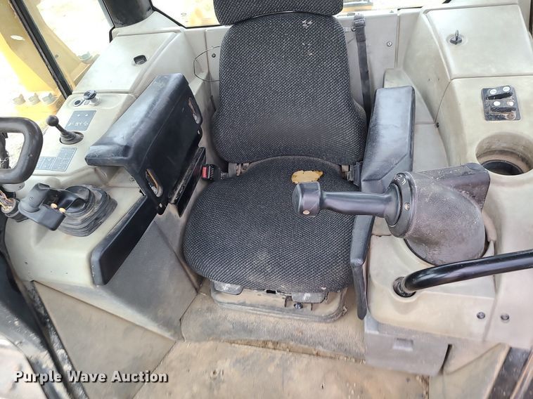 image for item JD9001 2010 Caterpillar D6N LGP  dozer