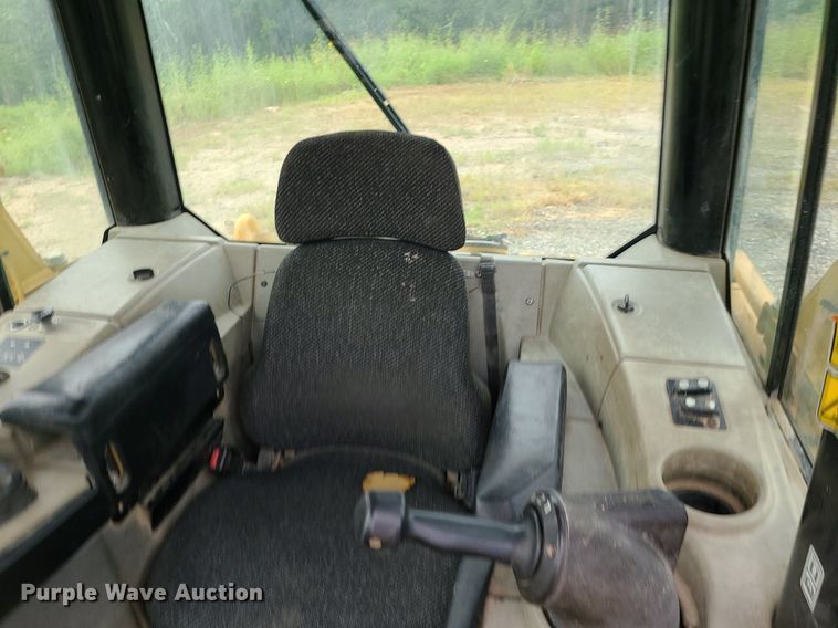 image for item JD9001 2010 Caterpillar D6N LGP  dozer