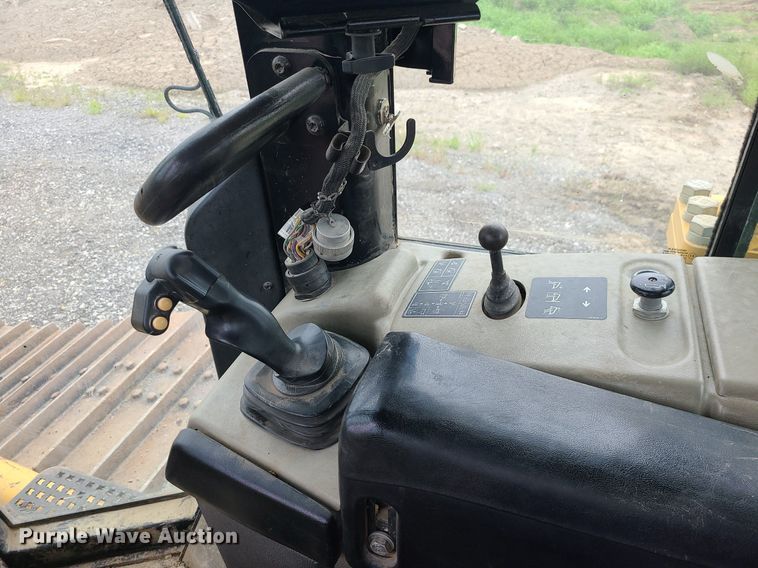 image for item JD9001 2010 Caterpillar D6N LGP  dozer