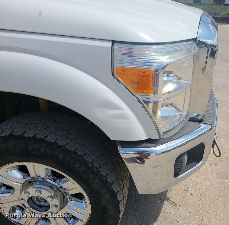 image for item JD9007 2012 Ford F350 Super Duty Lariat  Crew Cab pickup truck