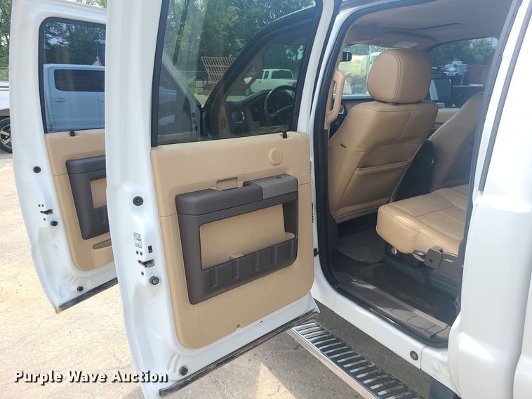 image for item JD9007 2012 Ford F350 Super Duty Lariat  Crew Cab pickup truck