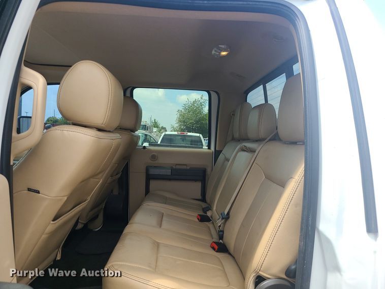 image for item JD9007 2012 Ford F350 Super Duty Lariat  Crew Cab pickup truck