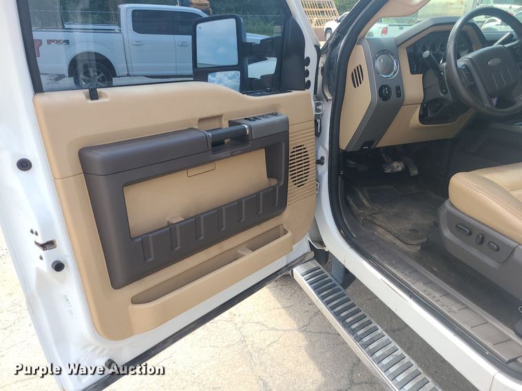 image for item JD9007 2012 Ford F350 Super Duty Lariat  Crew Cab pickup truck