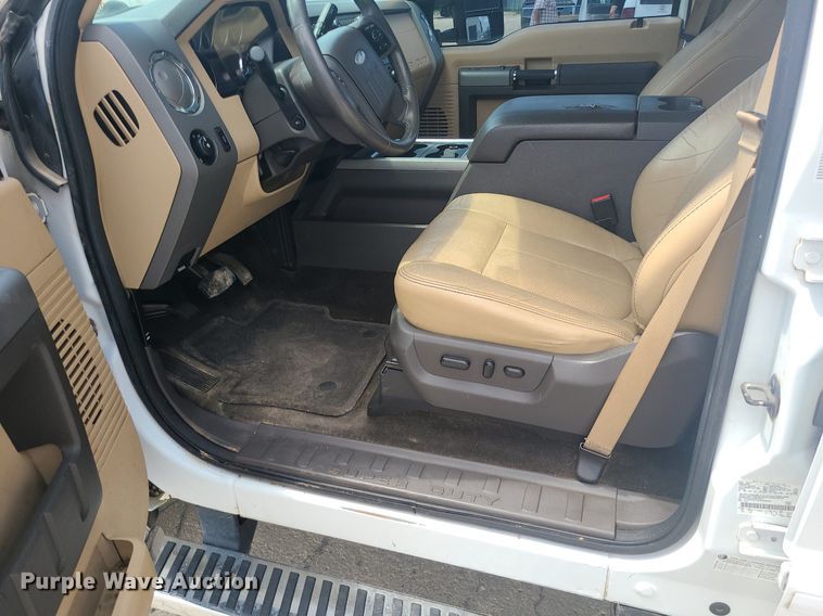 image for item JD9007 2012 Ford F350 Super Duty Lariat  Crew Cab pickup truck