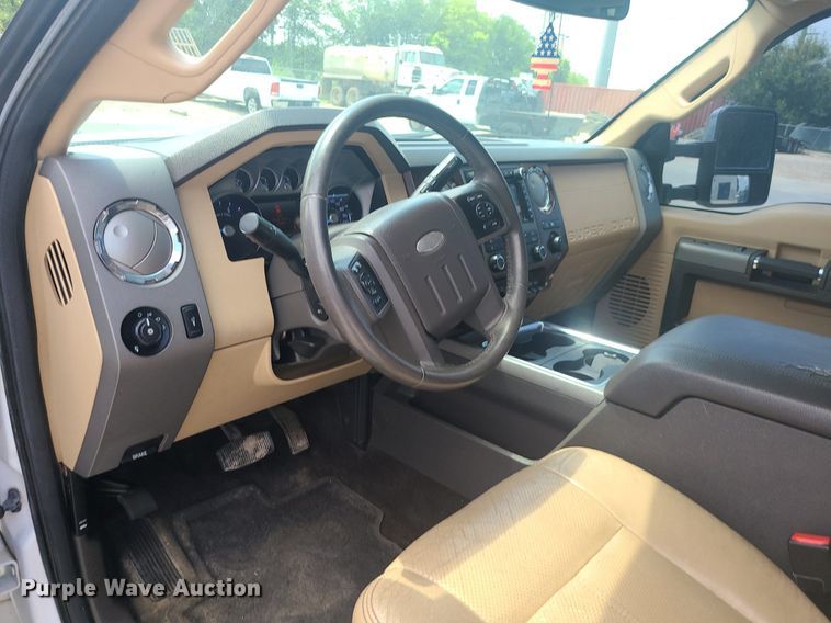 image for item JD9007 2012 Ford F350 Super Duty Lariat  Crew Cab pickup truck