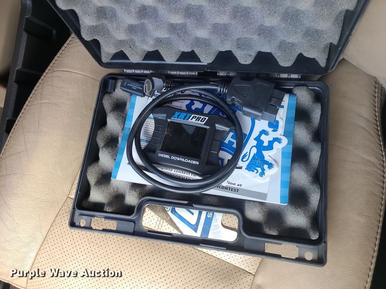 image for item JD9007 2012 Ford F350 Super Duty Lariat  Crew Cab pickup truck