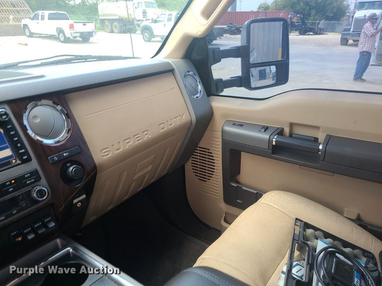 image for item JD9007 2012 Ford F350 Super Duty Lariat  Crew Cab pickup truck