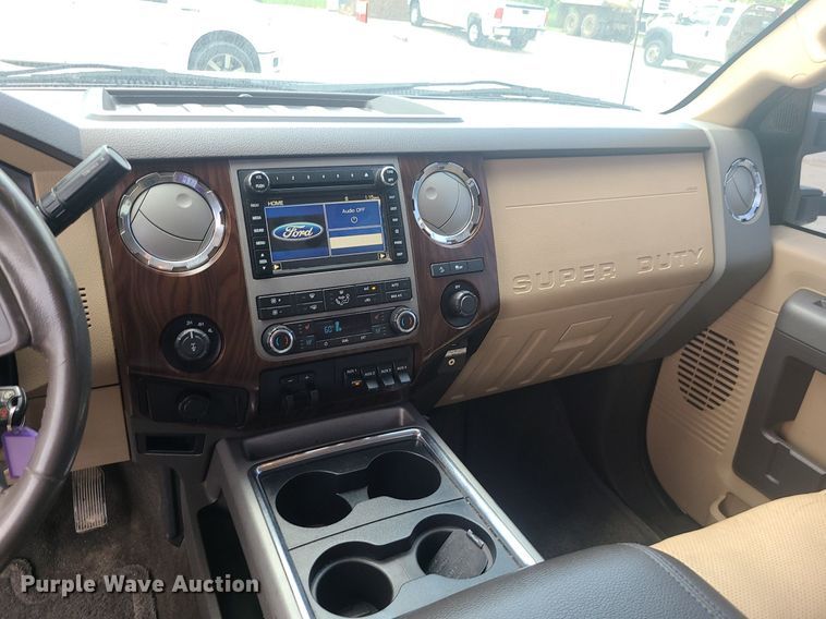 image for item JD9007 2012 Ford F350 Super Duty Lariat  Crew Cab pickup truck