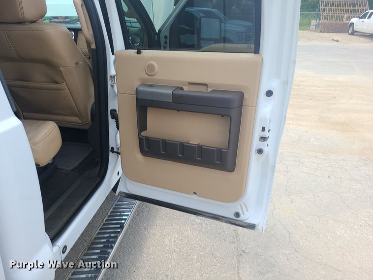 image for item JD9007 2012 Ford F350 Super Duty Lariat  Crew Cab pickup truck