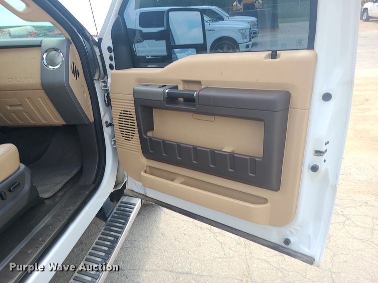 image for item JD9007 2012 Ford F350 Super Duty Lariat  Crew Cab pickup truck