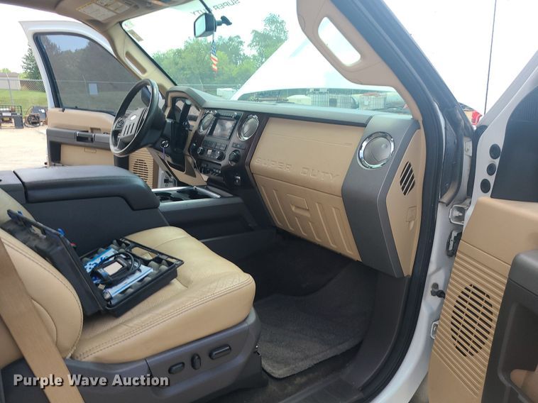 image for item JD9007 2012 Ford F350 Super Duty Lariat  Crew Cab pickup truck