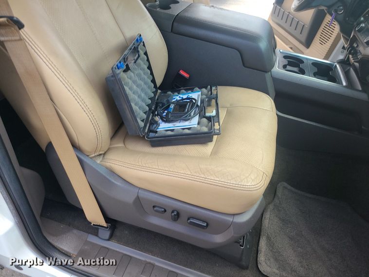 image for item JD9007 2012 Ford F350 Super Duty Lariat  Crew Cab pickup truck