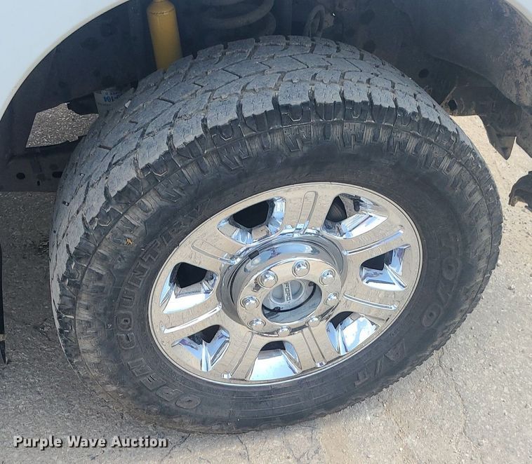 image for item JD9007 2012 Ford F350 Super Duty Lariat  Crew Cab pickup truck