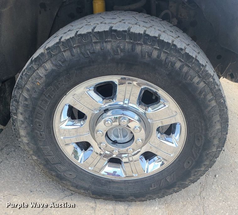 image for item JD9007 2012 Ford F350 Super Duty Lariat  Crew Cab pickup truck