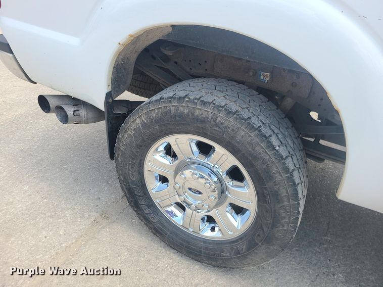 image for item JD9007 2012 Ford F350 Super Duty Lariat  Crew Cab pickup truck