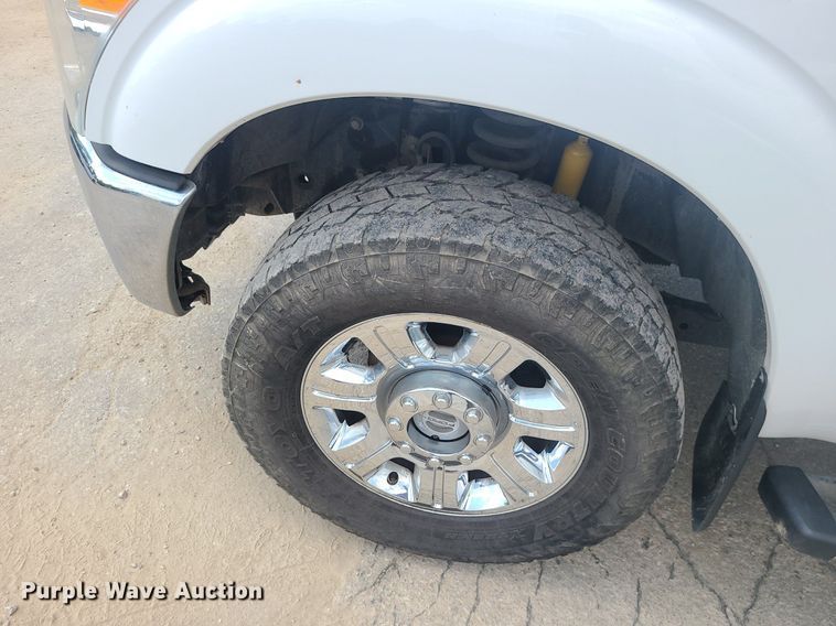 image for item JD9007 2012 Ford F350 Super Duty Lariat  Crew Cab pickup truck