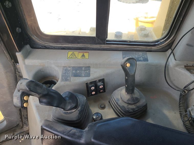 image for item JD9016 2013 Caterpillar D6T XL  dozer