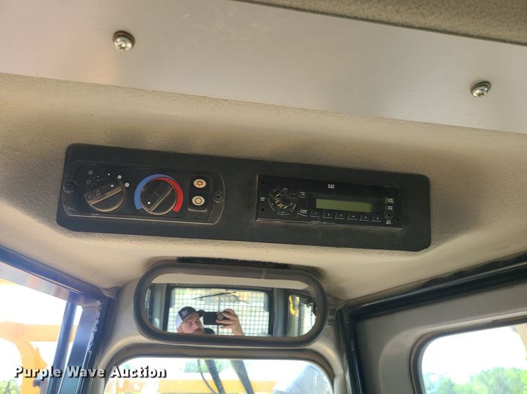 image for item JD9016 2013 Caterpillar D6T XL  dozer