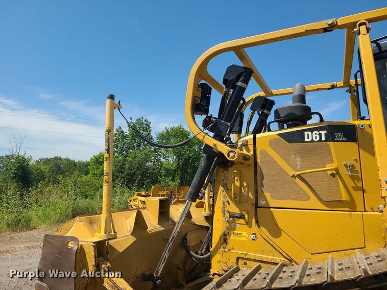 image for item JD9016 2013 Caterpillar D6T XL  dozer
