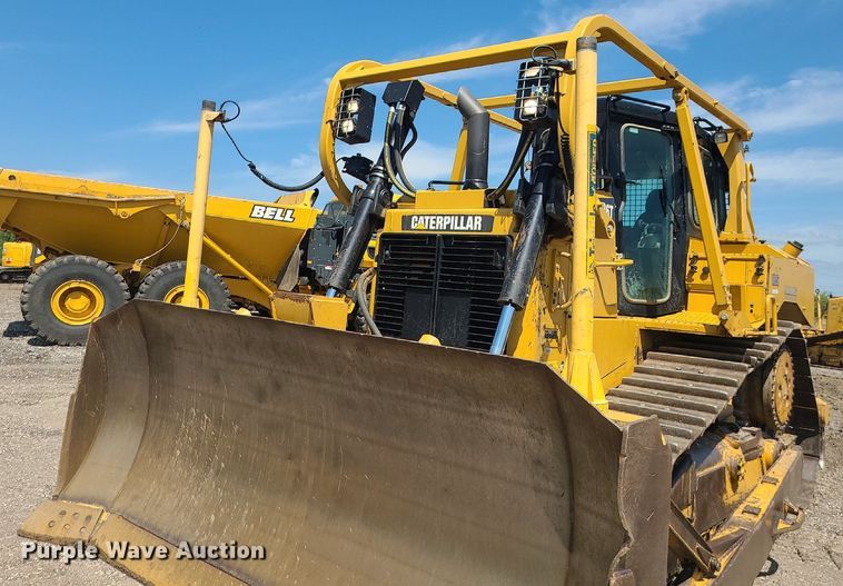 image for item JD9016 2013 Caterpillar D6T XL  dozer