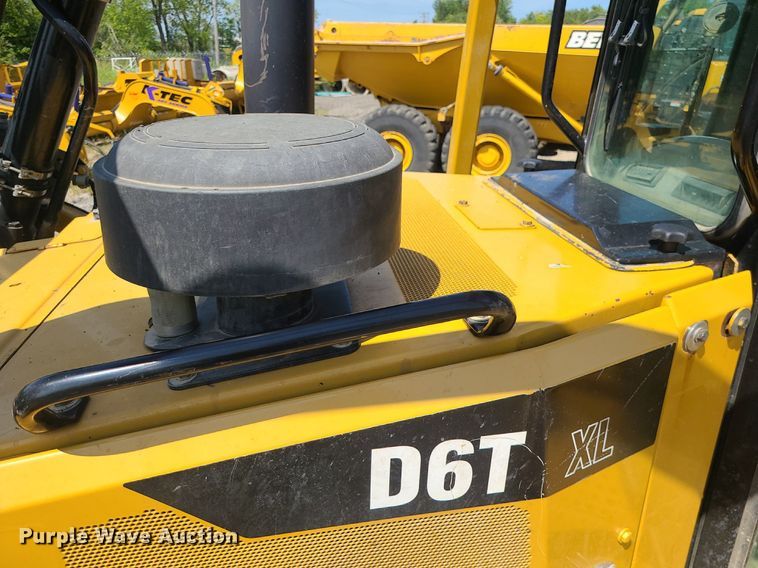 image for item JD9016 2013 Caterpillar D6T XL  dozer