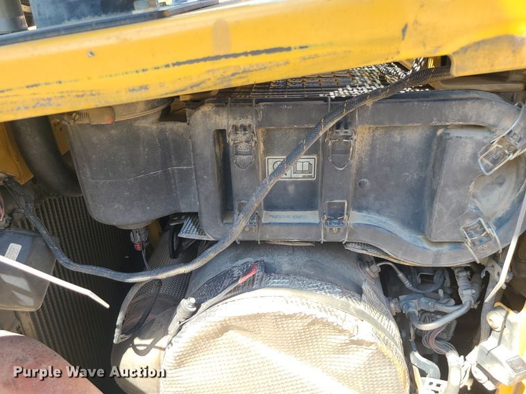 image for item JD9016 2013 Caterpillar D6T XL  dozer