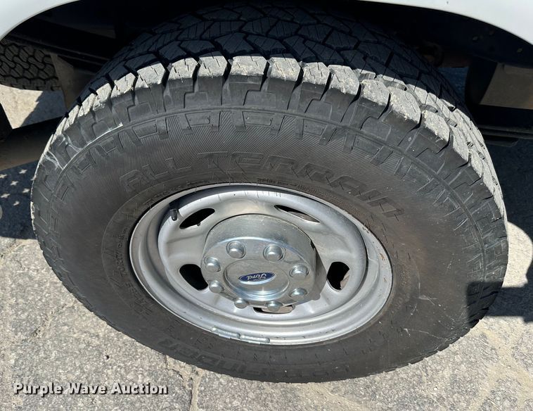 image for item JD9030 2014 Ford F250 Super Duty XL SuperCab utility bed pickup truck