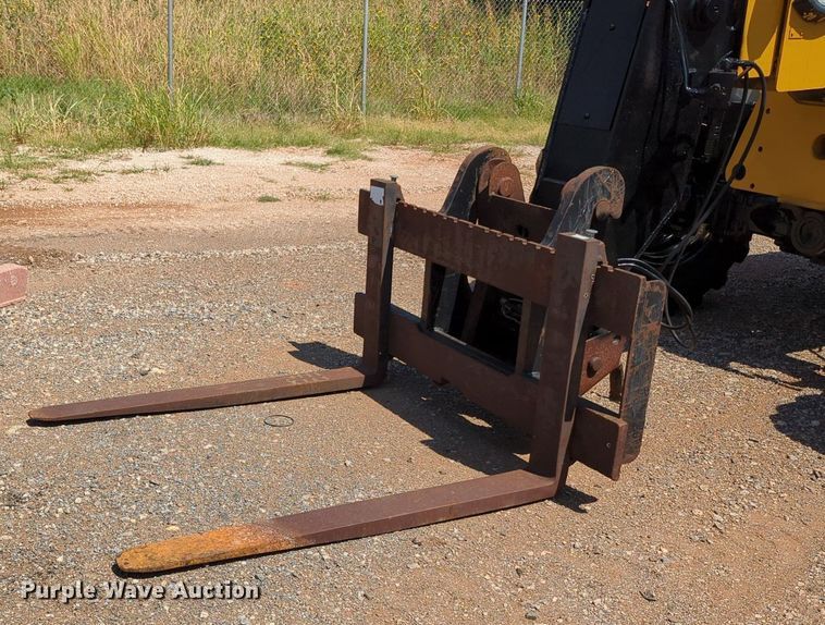 image for item KB9399 Caterpillar TH83  telehandler