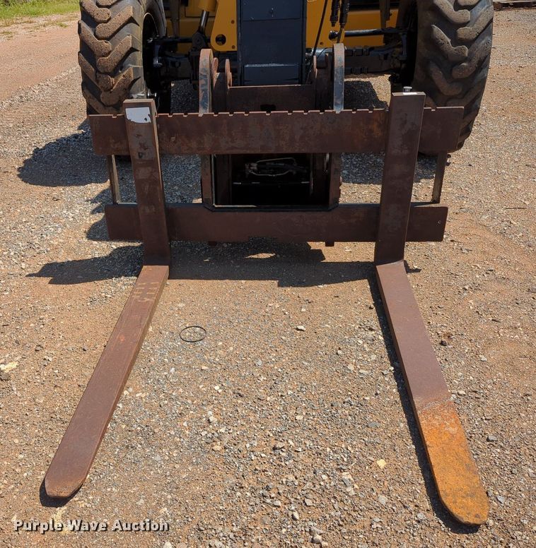 image for item KB9399 Caterpillar TH83  telehandler