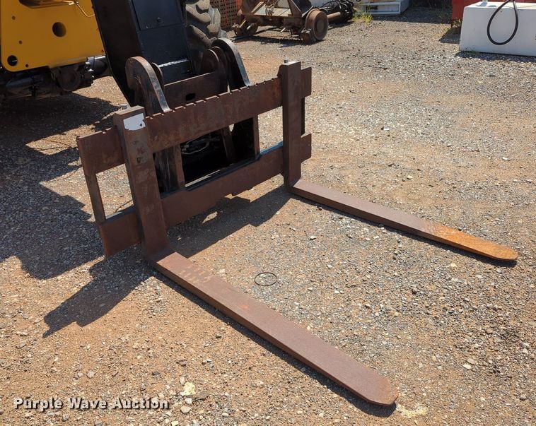 image for item KB9399 Caterpillar TH83  telehandler