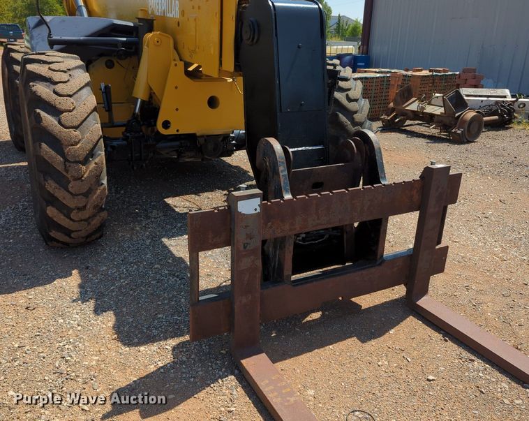 image for item KB9399 Caterpillar TH83  telehandler