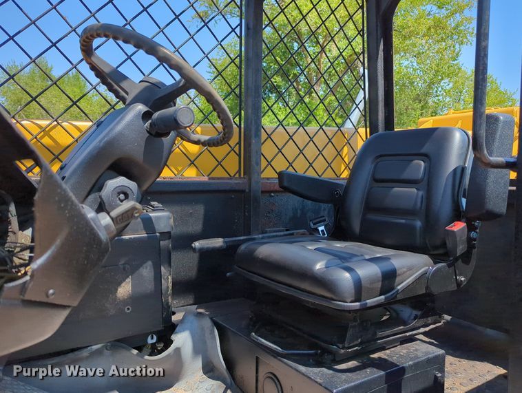 image for item KB9399 Caterpillar TH83  telehandler