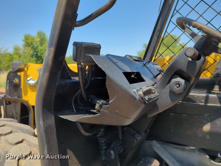 image for item KB9399 Caterpillar TH83  telehandler