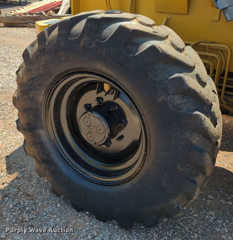 image for item KB9399 Caterpillar TH83  telehandler